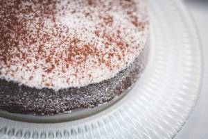 Voglia di cioccolato? Prova la torta tenerina: è irresistibile