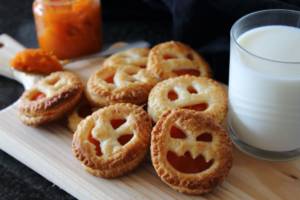 Biscotti di Halloween a forma di zucca (per grandi e bambini)