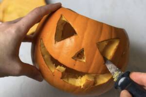 Come intagliare la zucca per Halloween: la video ricetta mostruosa!