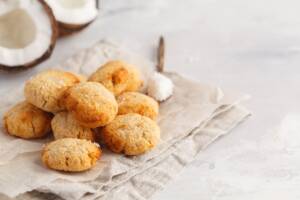 In cucina con Friggy: prepariamo i biscotti al cocco in friggitrice ad aria (pronti in 20 minuti)