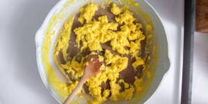 Come fare le uova strapazzate perfette: ecco la ricetta