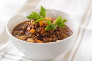 Come preparare un’ottima zuppa di lenticchie e carote: la ricetta facile!