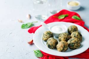 In cucina con Friggy: come si preparano le polpette di spinaci in friggitrice ad aria