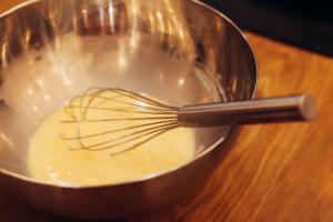 Come fare lo zabaione salato al parmigiano: una ricetta facile e gustosa