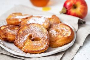 In cucina con Friggy: buonissime le frittelle di mele in friggitrice ad aria