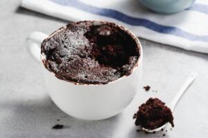 In cucina con Friggy: come fare la torta in tazza in friggitrice ad aria