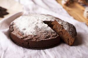 In cucina con Friggy: ricetta della torta al cioccolato senza uova in friggitrice ad aria