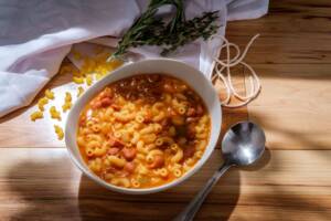 Minestra delle favole, una zuppa di legumi e salsiccia strepitosa