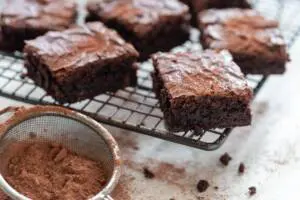 Brownies all&#8217;acqua light con cacao: la ricetta leggera ma golosa