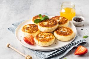 Cottage cheese pancake, la ricetta per la colazione com i fiocchi di latte