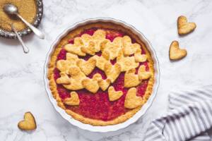 Crostata di San Valentino con i cuori, il dolce degli innamorati