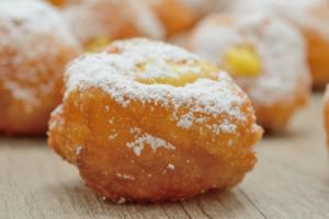 Frittelle alla crema: la ricetta di Carnevale per prepararle ripiene