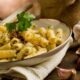 Pasta con topinambur: un primo piatto dal condimento straordinario