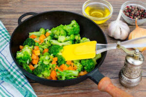 Broccoli e carote in padella: un contorno gustoso e facilissimo da fare