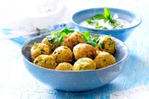 I falafel di lenticchie non sono delle semplici polpette! Provatele con la salsa allo yogurt!