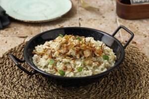 Per un pranzo ricco c&#8217;è il risotto con carciofi e salsiccia