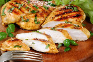 Tagliata di petto di pollo: leggera, gustosa e facile da preparare