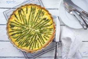 Torta salata con asparagi vegan: la ricetta che non ti aspetti