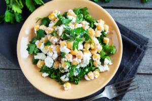 Buonissima insalata di ceci e feta con rucola e melograno: la ricetta!