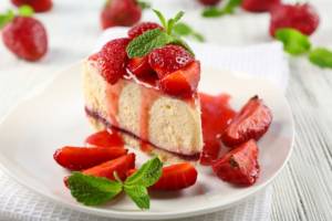 Cheesecake vegana alle fragole: ecco come preparare il dolce goloso!