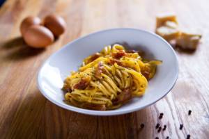 È tornato il Carbonara Day: ricetta e segreti per una pasta alla carbonara perfetta
