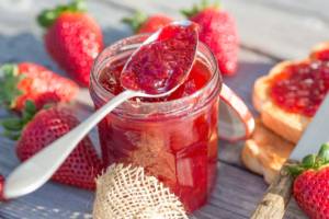 La domenica è il giorno perfetto per preparare la marmellata&#8230; di fragole!