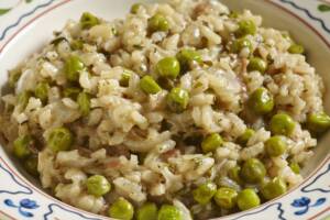 Riso con carciofi e piselli