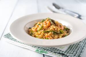 Risotto asparagi e gamberetti: un connubio delizioso per un primo piatto fantastico
