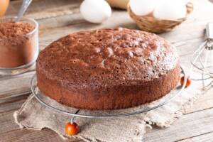 Torta latte e biscotti, la ricetta con solo 3 ingredienti