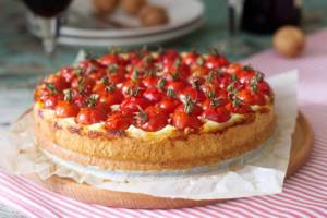 Bella e senza glutine: ecco la crostata salata con pomodorini