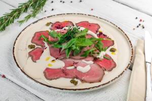 Carpaccio alla Cipriani, un secondo piatto di carne veloce