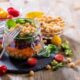 Insalata di ceci con pomodori, carote e spinacino: l'avete mai provata nel barattolo?