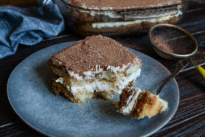 Tiramisù senza uova: la ricetta con la panna (e qualche idea in più)