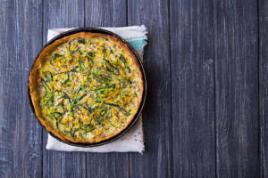 Torta salata con i fiori di zucca, la ricetta perfetta per la primavera