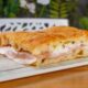 Pizza baciata: ricetta della pizza farcita dalla cottura singolare