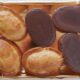 Vassoio con pasticciotti e fruttoni freschi