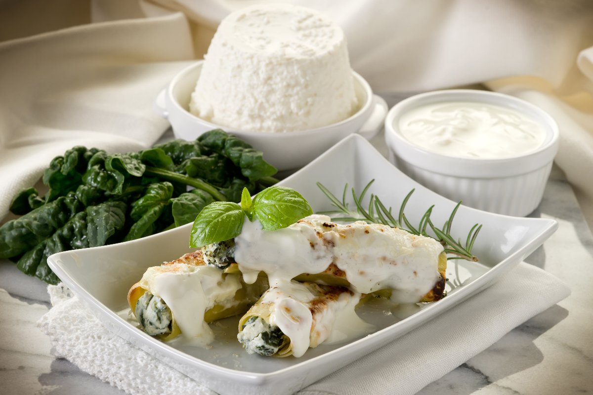 Cannelloni cremosi ripieni di ricotta e spinaci