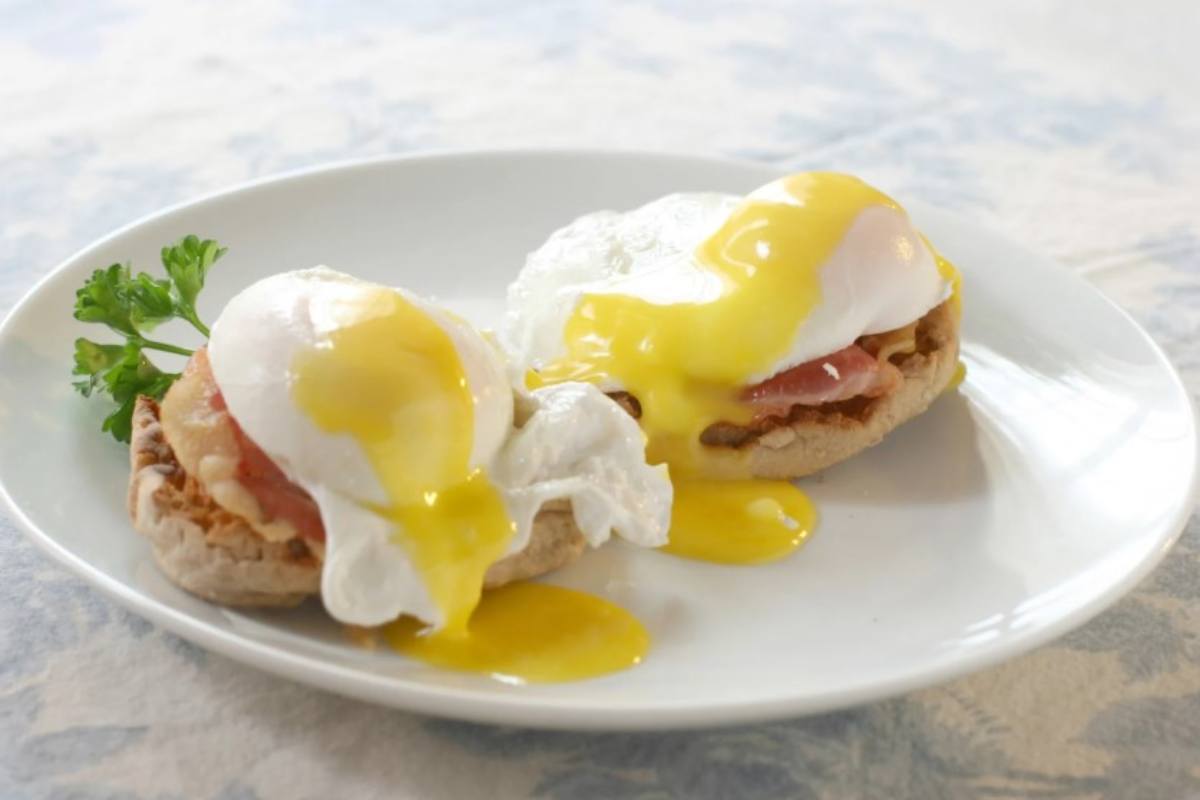 Uova alla benedettina, ricetta