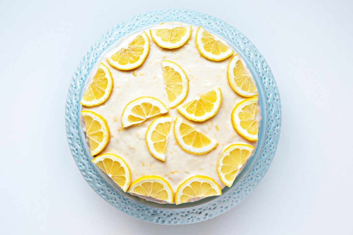 Dolce al limone soffice e profumato
