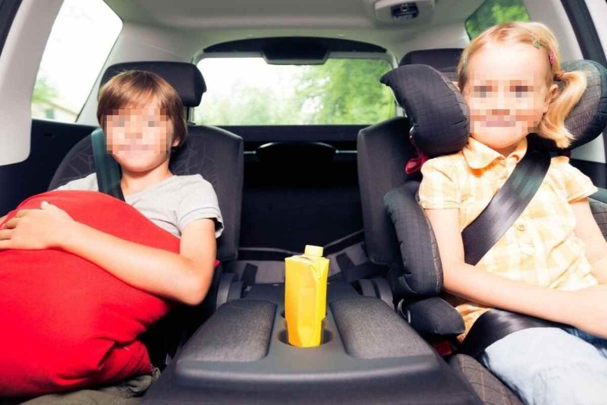 bambini in auto
