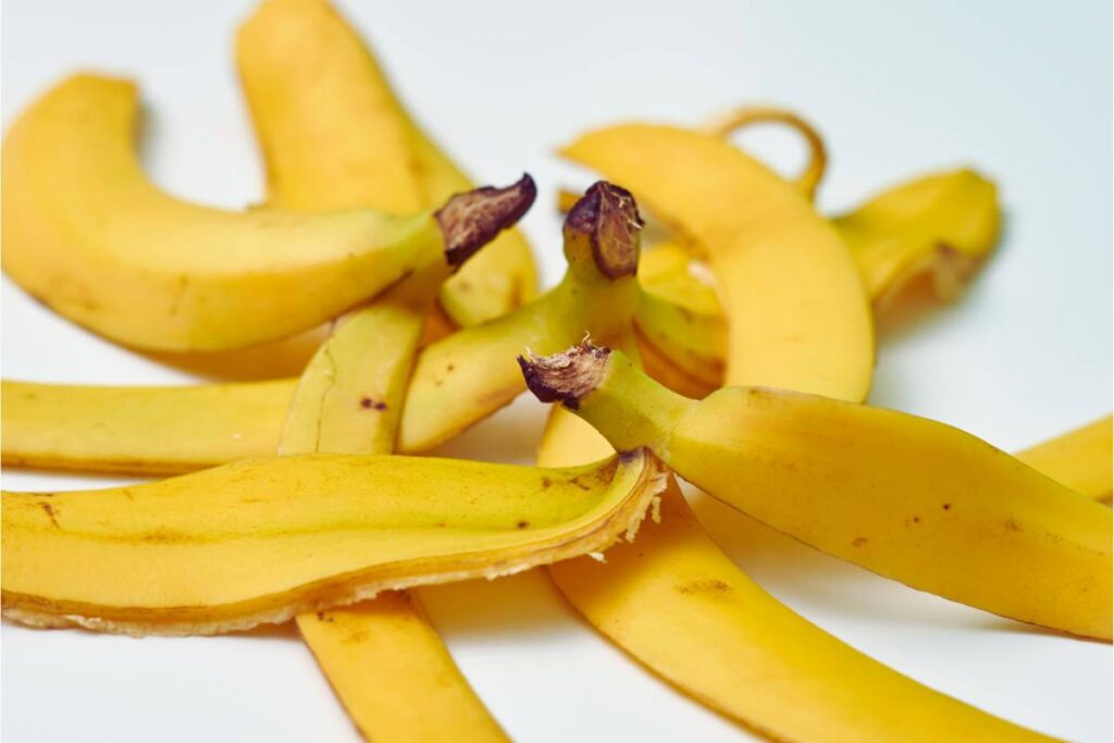 Non buttare le bucce di banana, possono diventare bacon croccante