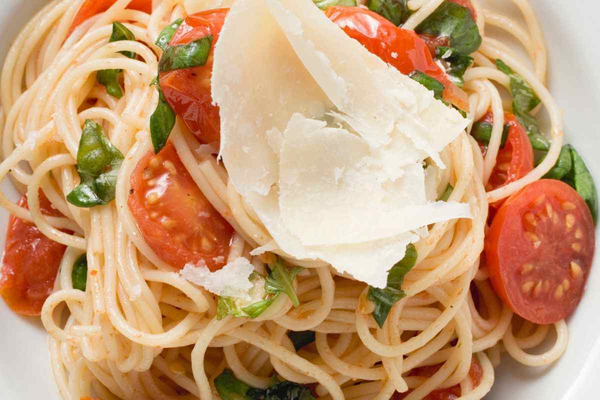 spaghetti all'amalfitana: la ricetta segreta per portare il mare a tavola