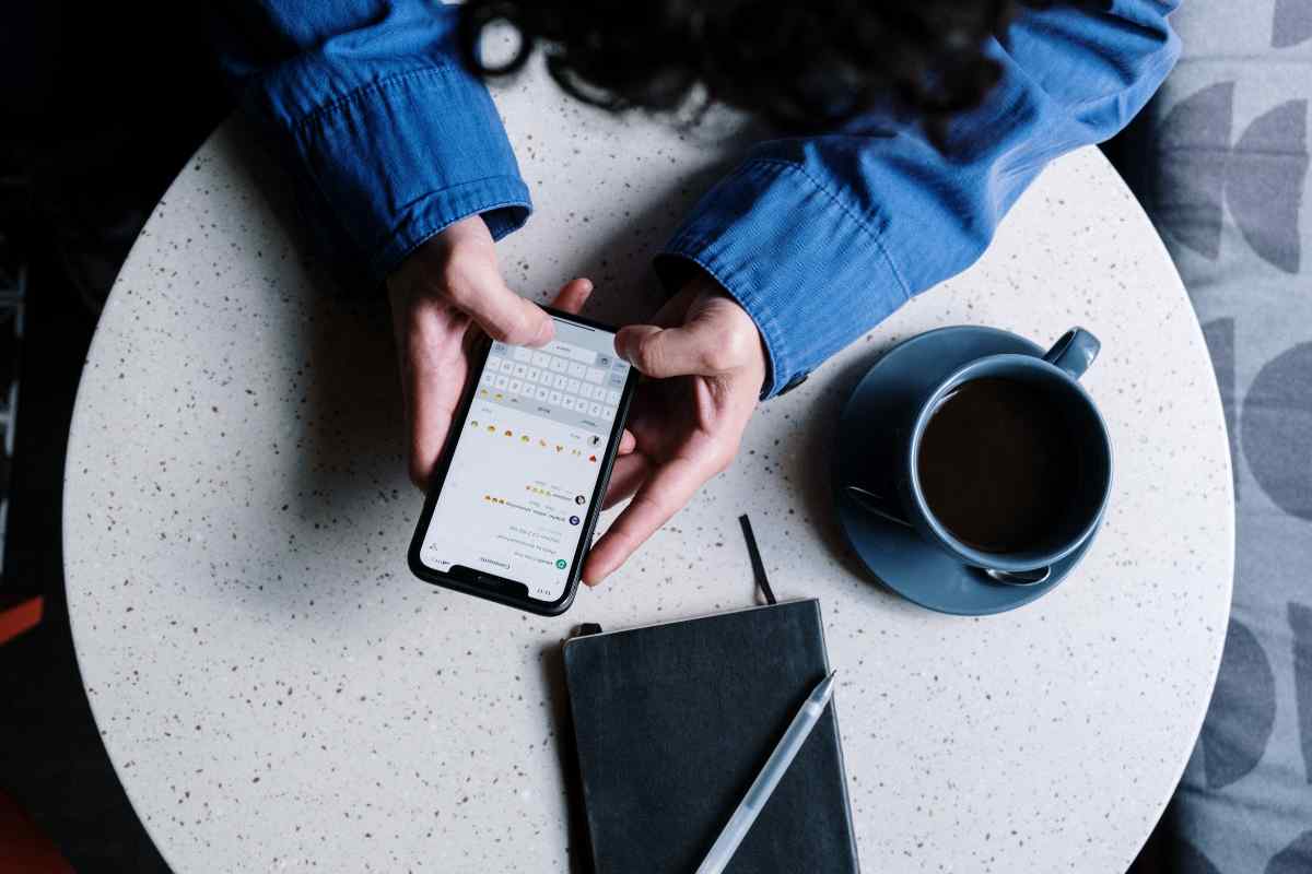 Sms e Whatsapp, la nuova trappola del “numero sbagliato”