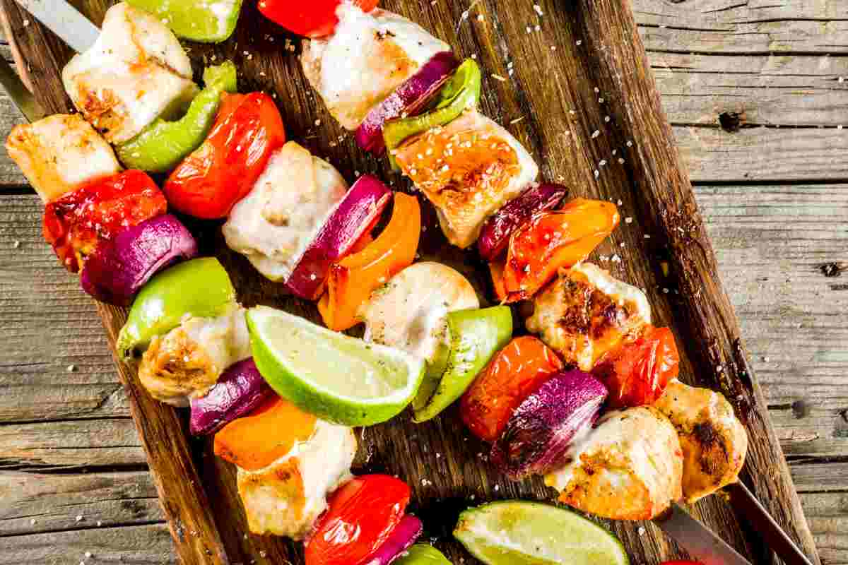 Spiedini di pollo e verdure, come prepararli alla perfezione