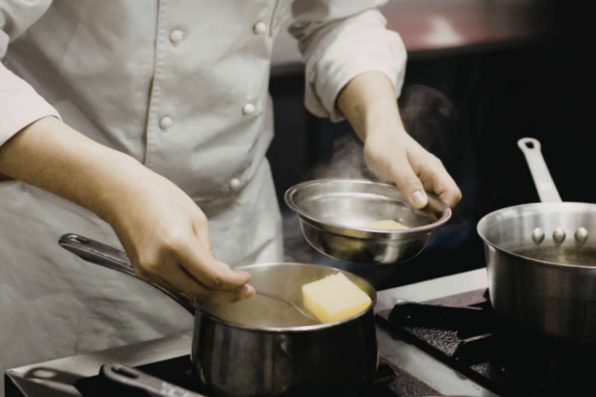 La formazione continua è un aspetto cruciale per gli chef. La cucina è un settore che evolve rapidamente, e ogni chef ha bisogno